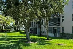 1811 Sabal Palm Dr, Davie, FL 33324 - Photo 32