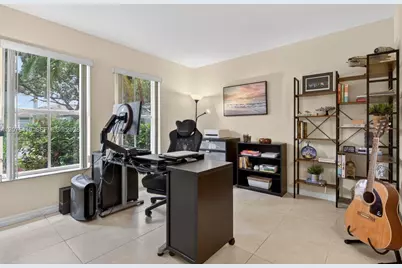 370 Carrington Dr, Weston, FL 33326 - Photo 18