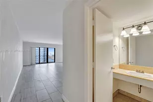 1201 S Ocean Dr, Hollywood, FL 33019 - Photo 26