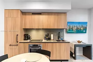 121 NE 5th St, Miami, FL 33132 - Photo 2