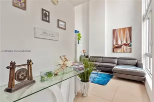 300 S Biscayne Blvd, Miami, FL 33131 - Photo 2