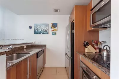300 S Biscayne Blvd #L-432, Miami, FL 33131 - Photo 4