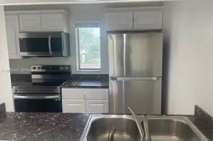 9962 Twin Lakes Dr, Coral Springs, FL 33071 - Photo 2