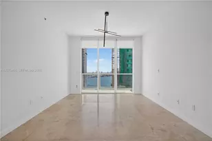 31 SE 5th St, Miami, FL 33131 - Photo 2