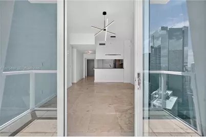 31 SE 5th St #4212, Miami, FL 33131 - Photo 8