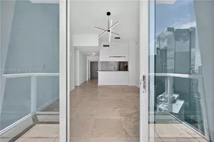 31 SE 5th St, Miami, FL 33131 - Photo 8