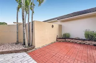15071 S Waterford Dr, Davie, FL 33331 - Photo 4