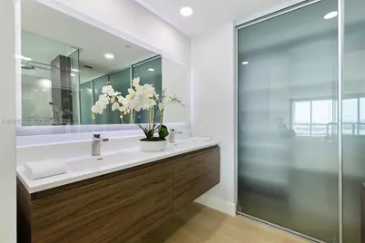 1040 Biscayne Blvd #3403, Miami, FL 33132 - Photo 18