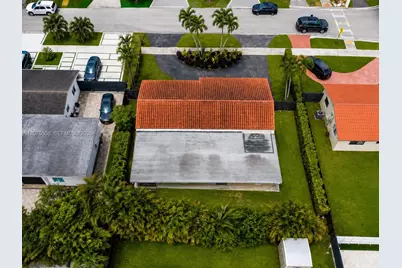3115 Village Green Dr, Miami, FL 33175 - Photo 22