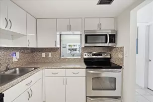 3105 NE 28th St, Fort Lauderdale, FL 33308 - Photo 2