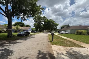 9510 Ashley Dr, Miramar, FL 33025 - Photo 4