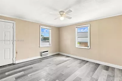 611 N Broadway, Lantana, FL 33462 - Photo 6