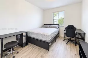 8945 NW 98th Ave, Doral, FL 33178 - Photo 6