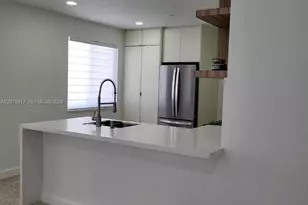 9226 SW 37th St, Miami, FL 33165 - Photo 16