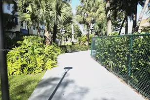 4550 NW 9th St, Miami, FL 33126 - Photo 18