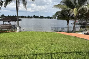 18105 NW 81st Ct, Hialeah, FL 33015 - Photo 10