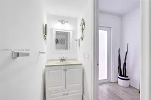 2716 NE 8th St, Hallandale Beach, FL 33009 - Photo 12