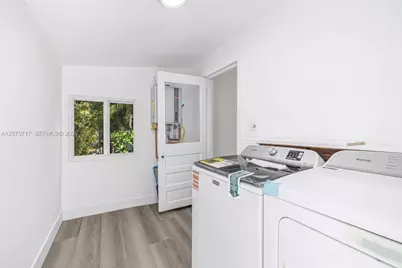 340 NE 125th St, North Miami, FL 33161 - Photo 32