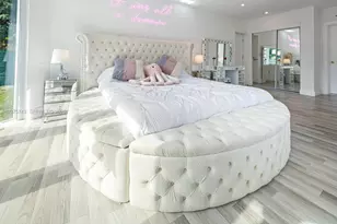 1460 Marseille Dr, Miami Beach, FL 33141 - Photo 4