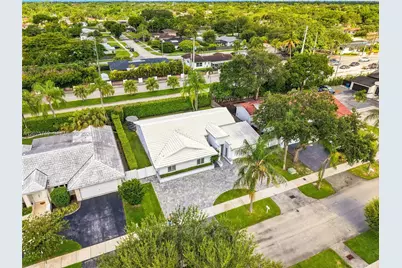 8250 SW 86th Ct, Miami, FL 33143 - Photo 2