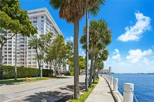 1420 Brickell Bay Dr, Miami, FL 33131 - Photo 1