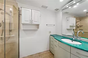 1420 Brickell Bay Dr, Miami, FL 33131 - Photo 20