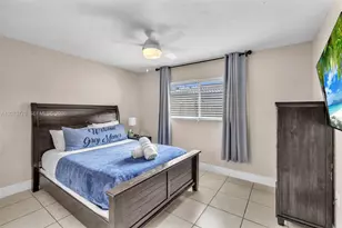 907 NE 5th St, Hallandale Beach, FL 33009 - Photo 8