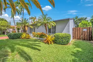 907 NE 5th St, Hallandale Beach, FL 33009 - Photo 2