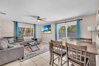 907 NE 5th St, Hallandale Beach, FL 33009 - Photo 14
