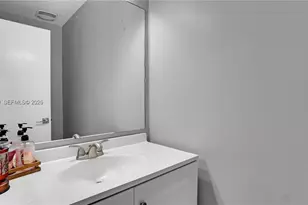 7025 W 3rd Ct, Hialeah, FL 33014 - Photo 10