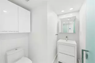 2555 Collins Ave, Miami Beach, FL 33140 - Photo 12