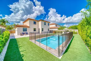 2655 SE 1st St, Homestead, FL 33033 - Photo 2