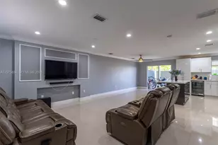 9425 NW 114th Ln, Hialeah Gardens, FL 33018 - Photo 6