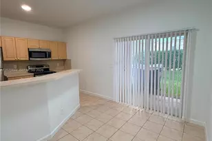 102 S Santa Catalina Cir, North Lauderdale, FL 33068 - Photo 4