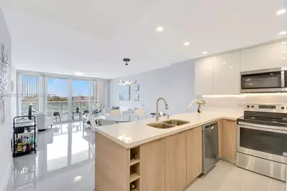 100 Bayview Dr #502, Sunny Isles Beach, FL 33160 - Photo 6