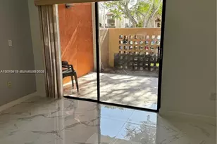 10257 NW 9th St Cir, Miami, FL 33172 - Photo 6