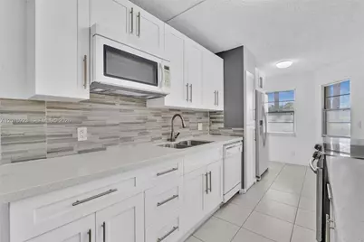 1300 SW 124th Ter #105P, Pembroke Pines, FL 33027 - Photo 10
