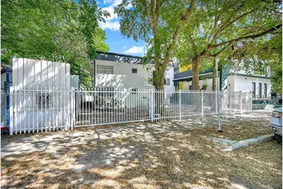 641 NW 2nd St, Miami, FL 33128 - Photo 8