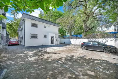 641 NW 2nd St, Miami, FL 33128 - Photo 12
