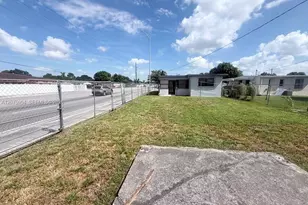 3190 NW 97th St, Miami, FL 33147 - Photo 20
