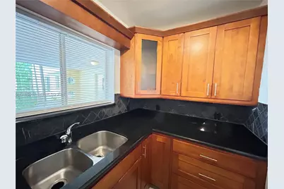 2880 Pine Tree Dr #3, Miami Beach, FL 33140 - Photo 6
