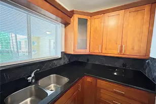 2880 Pine Tree Dr, Miami Beach, FL 33140 - Photo 6