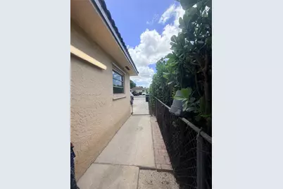 3821 SW 89th Ct #Front, Miami, FL 33165 - Photo 18