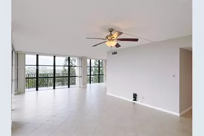 800 Parkview Dr #909, Hallandale Beach, FL 33009 - Photo 4