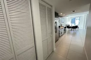 31 SE 6th St, Miami, FL 33131 - Photo 2