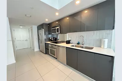 31 SE 6th St #1703, Miami, FL 33131 - Photo 6