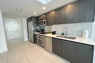 31 SE 6th St, Miami, FL 33131 - Photo 6