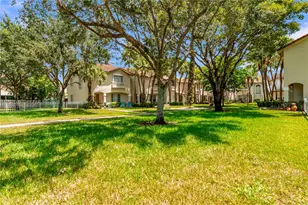 127 NW 108th Ave, Pembroke Pines, FL 33026 - Photo 8