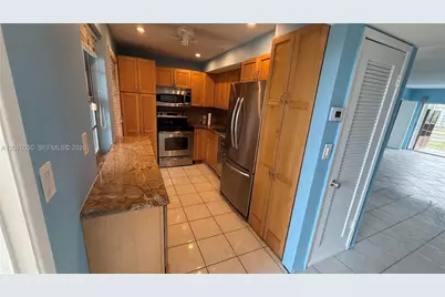 2751 N Palm Aire Dr #502, Pompano Beach, FL 33069 - Photo 2