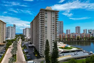250 174th St, Sunny Isles Beach, FL 33160 - Photo 32